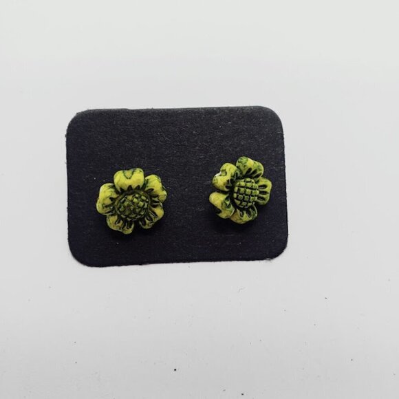 3 pairs of flower earrings - Picture 3 of 4